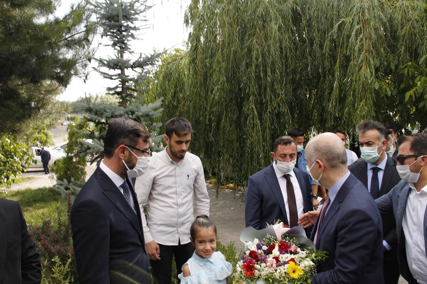 Bakan Karaismailoğlu: “Bitlis'e bugüne kadar yaptığımız projenin miktarı 7 milyarı geçti”